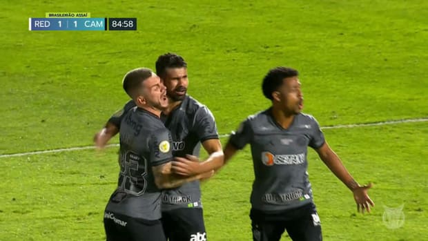 Diego Costa’s incredible debut goal with Atlético-MG